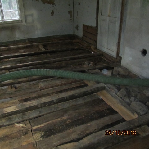 Keittiön puhdistettu lattiarakenne 10